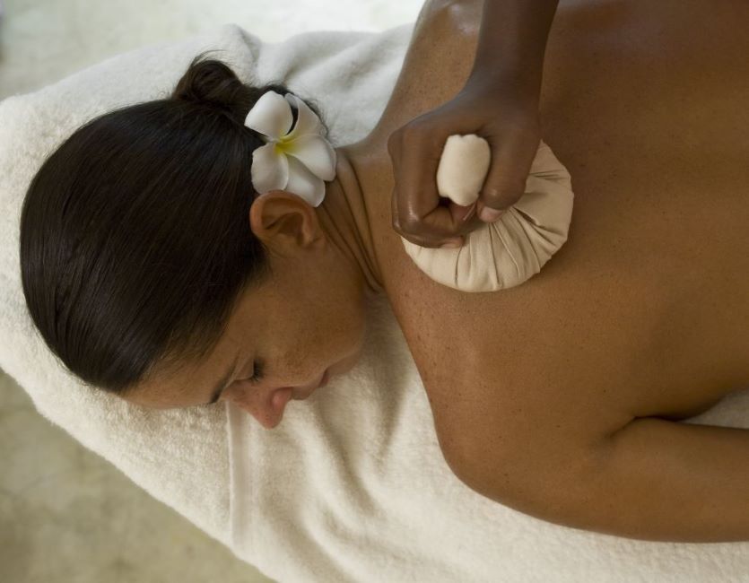 Experiencing a rejuvenating Udvartana treatment at The Fortress